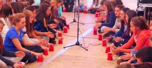 Team building musical et original : Le cup song !